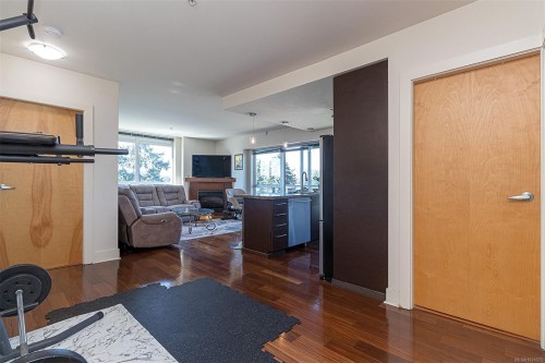 624-2745 Veterans Memorial Pkwy, Langford, BC - Indoor