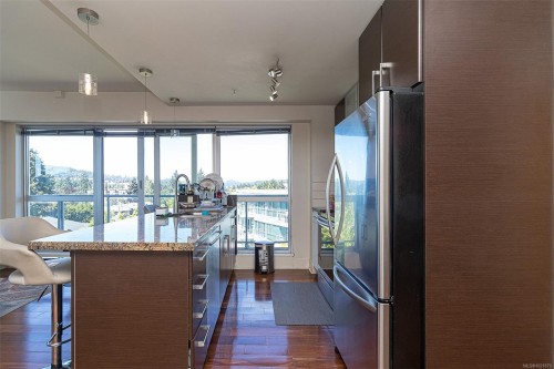 624-2745 Veterans Memorial Pkwy, Langford, BC - Indoor Photo Showing Kitchen
