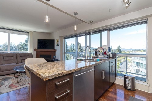 624-2745 Veterans Memorial Pkwy, Langford, BC - Indoor Photo Showing Kitchen