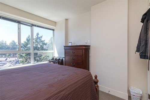 624-2745 Veterans Memorial Pkwy, Langford, BC - Indoor Photo Showing Bedroom