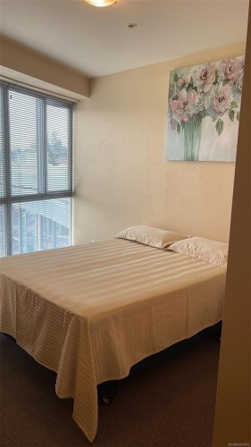624-2745 Veterans Memorial Pkwy, Langford, BC - Indoor Photo Showing Bedroom