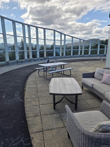 624-2745 Veterans Memorial Pkwy, Langford, BC - Outdoor