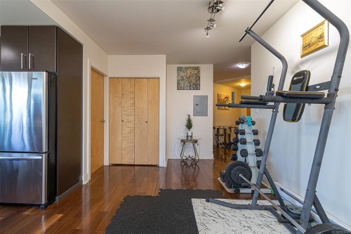 624-2745 Veterans Memorial Pkwy, Langford, BC - Indoor Photo Showing Gym Room