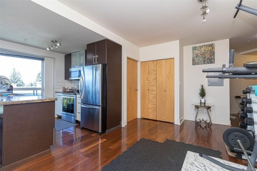624-2745 Veterans Memorial Pkwy, Langford, BC - Indoor Photo Showing Kitchen