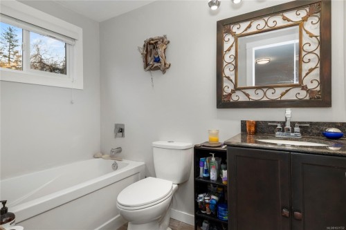 1840 Mcdonald Rd, Campbell River, BC 