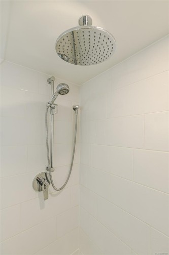 114-2100 Granite St, Oak Bay, BC - Indoor Photo Showing Bathroom