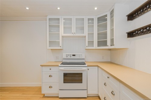 114-2100 Granite St, Oak Bay, BC - Indoor Photo Showing Kitchen