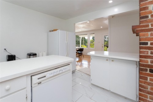 11255 Nitinat Rd, North Saanich, BC 