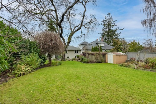 645 Transit Rd, Oak Bay, BC 