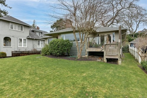 645 Transit Rd, Oak Bay, BC 