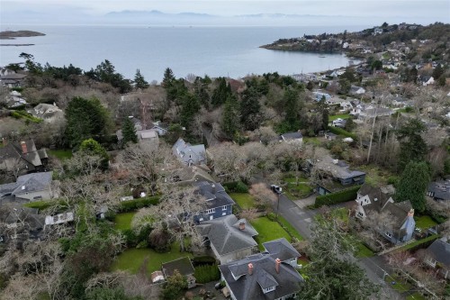 645 Transit Rd, Oak Bay, BC 