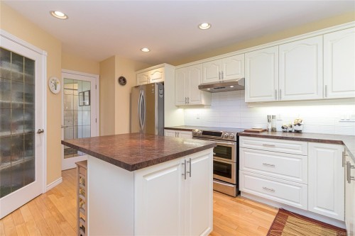 6377 Rodolph Rd, Central Saanich, BC 