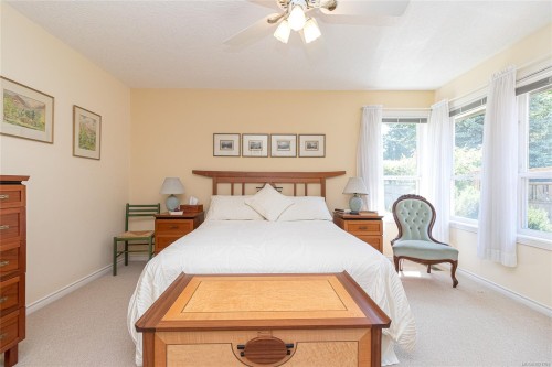 6377 Rodolph Rd, Central Saanich, BC 