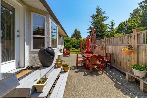 6377 Rodolph Rd, Central Saanich, BC 