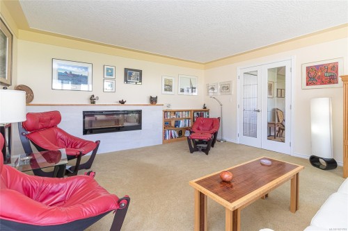 6377 Rodolph Rd, Central Saanich, BC 