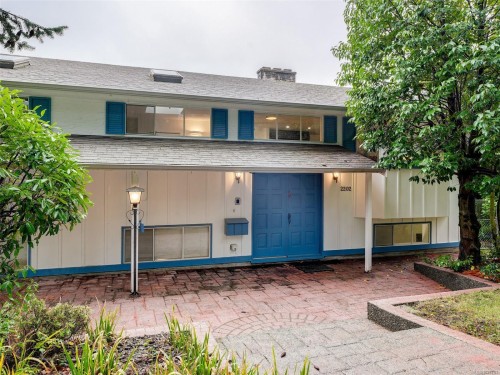 2202 Arbutus Rd, Saanich, BC 