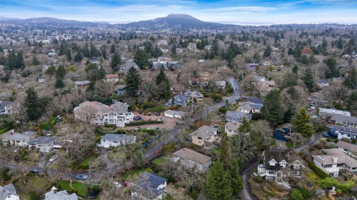 1181 Clovelly Terr, Saanich, BC 