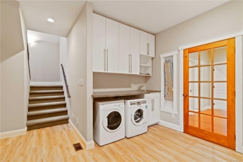 9319 East Saanich Rd, North Saanich, BC 