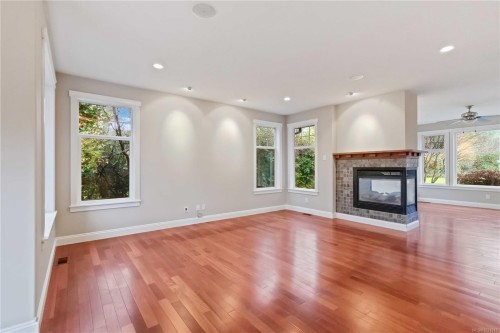 9319 East Saanich Rd, North Saanich, BC 