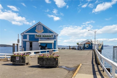 9319 East Saanich Rd, North Saanich, BC 