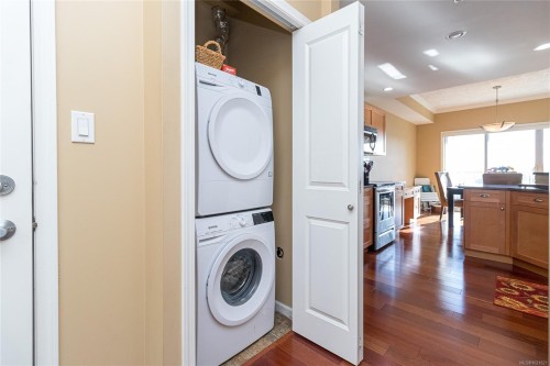 404-125 Aldersmith Pl, View Royal, BC - Indoor Photo Showing Laundry Room