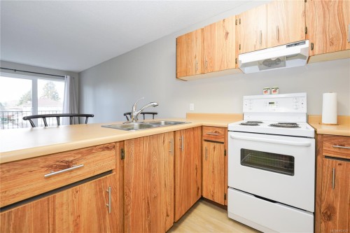 204-2515 Alexander St, Duncan, BC - Indoor Photo Showing Kitchen With Double Sink