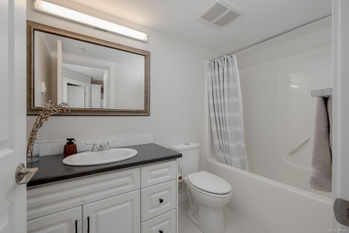 101-211 Victoria Rd, Nanaimo, BC 