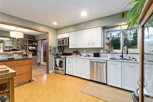 9930 Bessredge Pl, Sidney, BC 