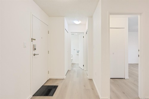206-2610 Graham St, Victoria, BC - Indoor Photo Showing Other Room