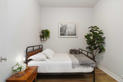 420-1395 Bear Mountain Pkwy, Langford, BC - Indoor Photo Showing Bedroom