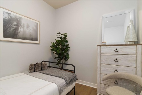 420-1395 Bear Mountain Pkwy, Langford, BC - Indoor Photo Showing Bedroom