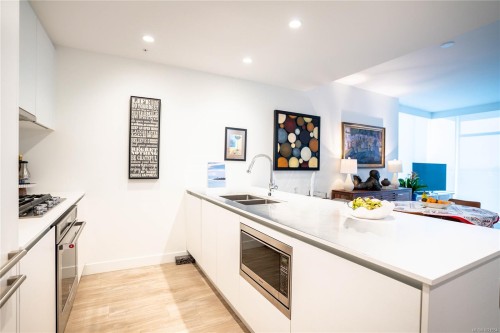 804-60 Saghalie Rd, Victoria, BC - Indoor Photo Showing Kitchen With Double Sink