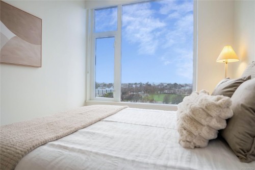 804-60 Saghalie Rd, Victoria, BC - Indoor Photo Showing Bedroom