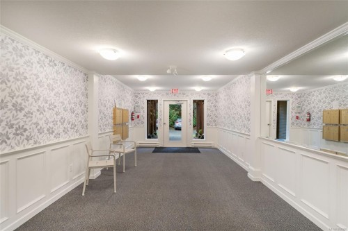 205-440 Schley Pl, Qualicum Beach, BC - Indoor Photo Showing Other Room