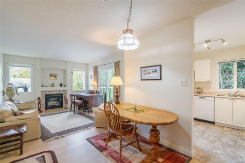 205-440 Schley Pl, Qualicum Beach, BC - Indoor With Fireplace