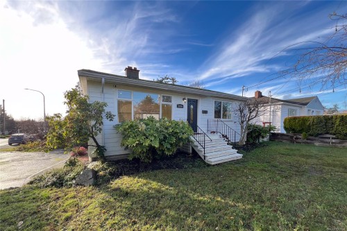 3876 Carey Rd, Saanich, BC 