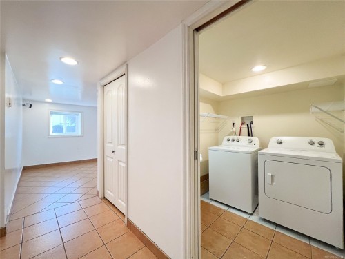 3876 Carey Rd, Saanich, BC 