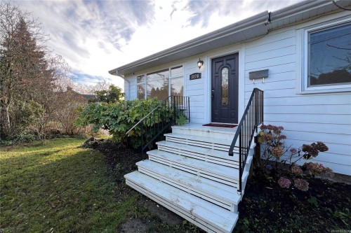 3876 Carey Rd, Saanich, BC 