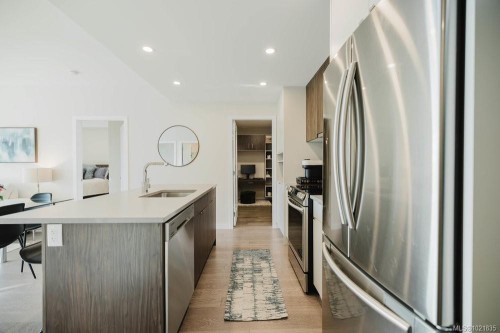 210-881 Short St, Saanich, BC - Indoor Photo Showing Kitchen With Stainless Steel Kitchen With Upgraded Kitchen