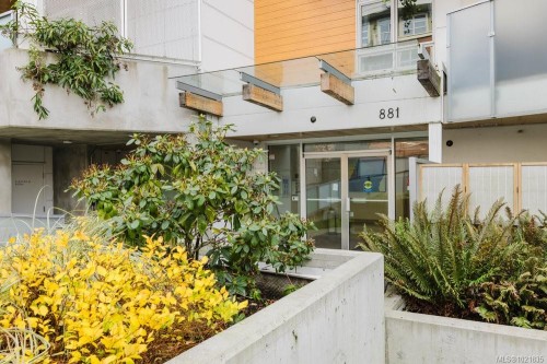 210-881 Short St, Saanich, BC - Outdoor