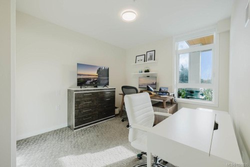 210-881 Short St, Saanich, BC - Indoor Photo Showing Office