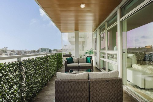 210-881 Short St, Saanich, BC - Outdoor With Exterior