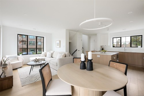 2-2268 Bowker Ave, Oak Bay, BC 