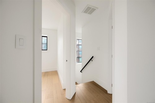 2-2268 Bowker Ave, Oak Bay, BC 