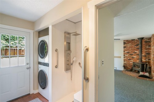 338 Mckinnon St, Parksville, BC 