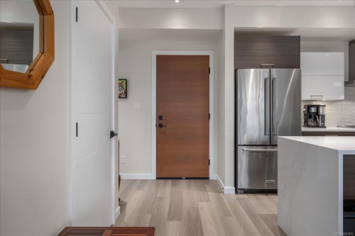 204-100 Lombardy St, Parksville, BC - Indoor Photo Showing Kitchen