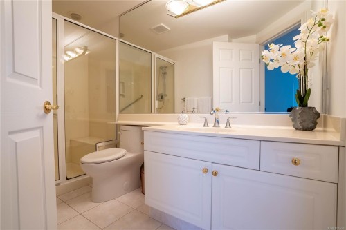308-2550 Bevan Ave, Sidney, BC - Indoor Photo Showing Bathroom