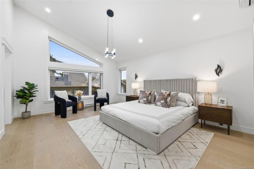 669 Canterbury Rd, Saanich, BC 