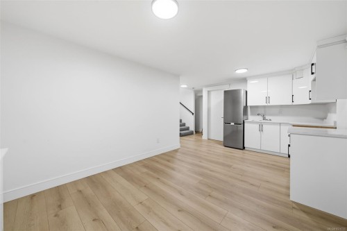 669 Canterbury Rd, Saanich, BC 