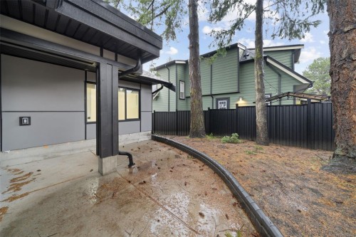 669 Canterbury Rd, Saanich, BC 